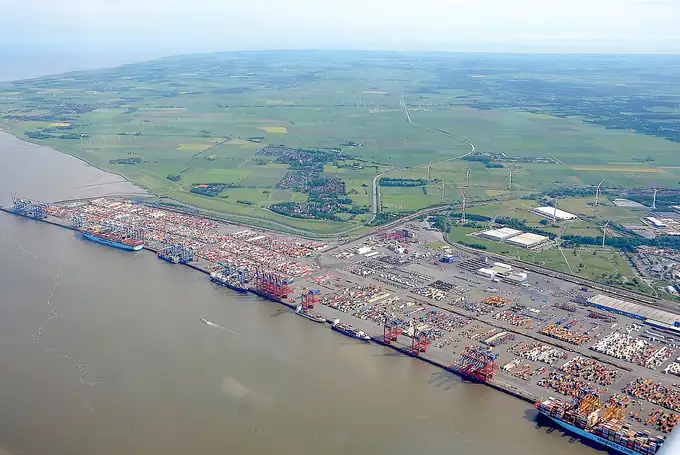 Gantry cranes loading containers at a deep-water container terminal